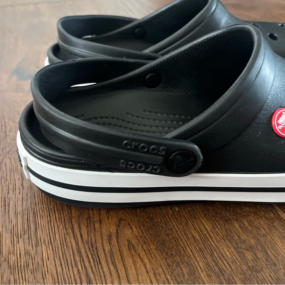 Crocs Crocband Clog Black/White Unisex Men’s 6 Women’s 8 Sandals Slip On EUC - Picture 5 of 9